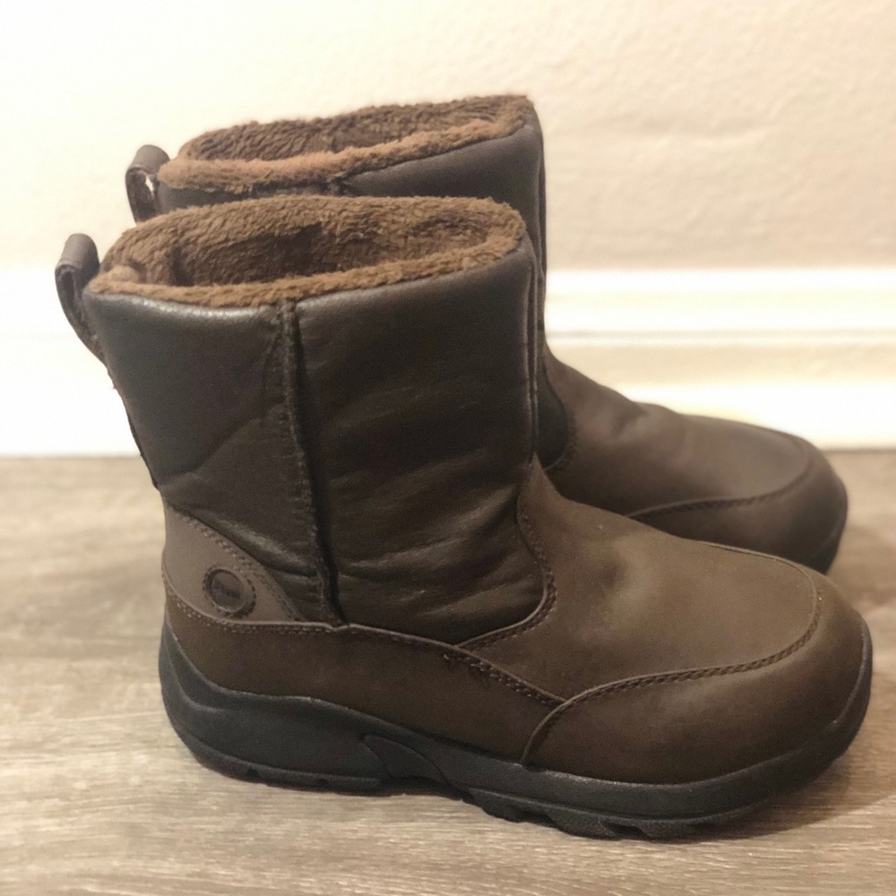 BASS KIDS brown winter boots. Boys size 3.